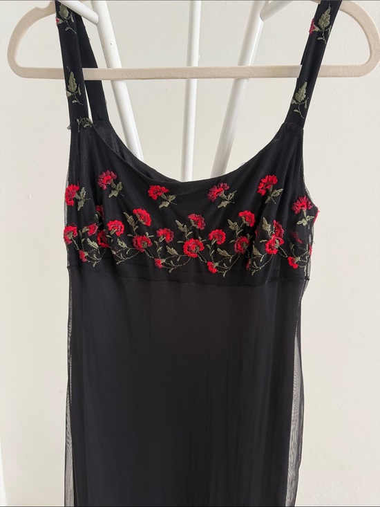 Laundry By Shelli Segal Dresses & Skirts - Laundry by Shelli Segal Black Top with Red Floral Embroidery